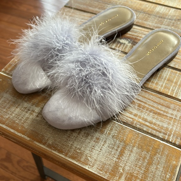 Ann Taylor Lilac Feathers Flats. 7. - Picture 3 of 6